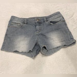 These are Lauren Conrad denim striped shorts, size 4, blue and white